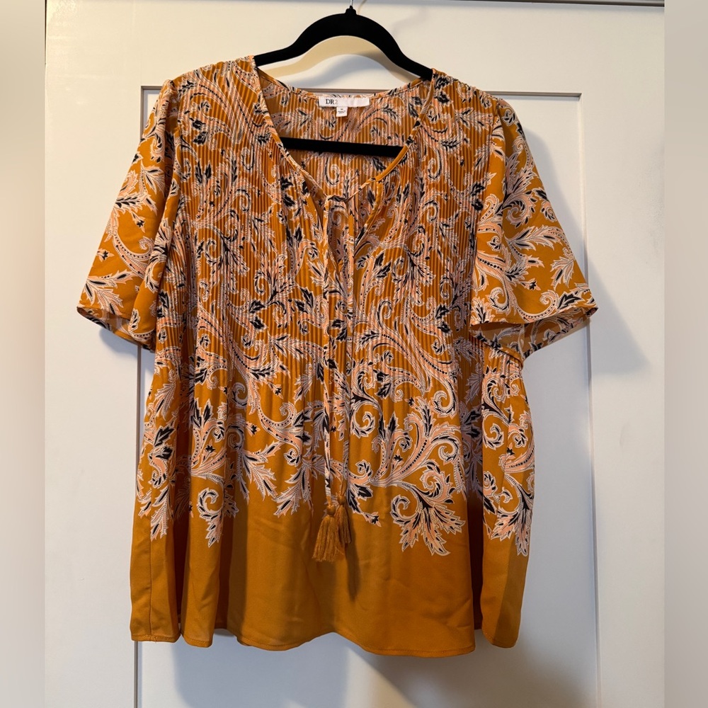 NWOT- DR2 Daniel Rainn Flowy Blouse  Size M
